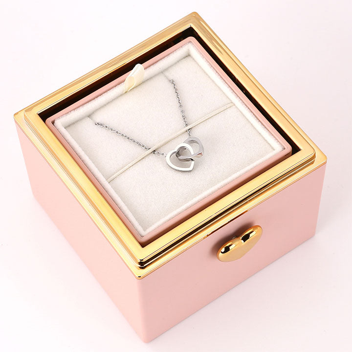 Überraschung-Rosenbox - 18k Doppel-Herzkette mit Gravur