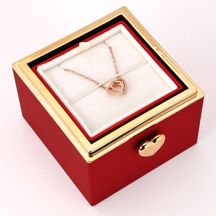 Überraschung-Rosenbox - 18k Doppel-Herzkette mit Gravur