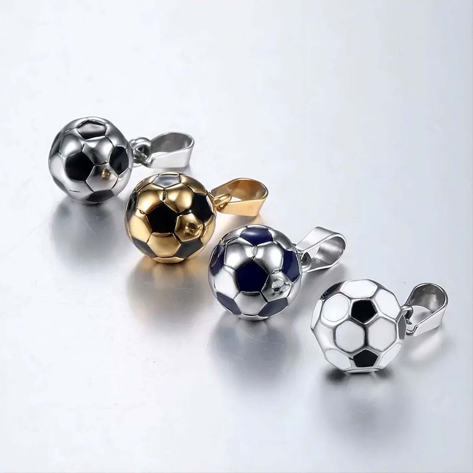 3D-Fußball-Halskette in glänzender Optik