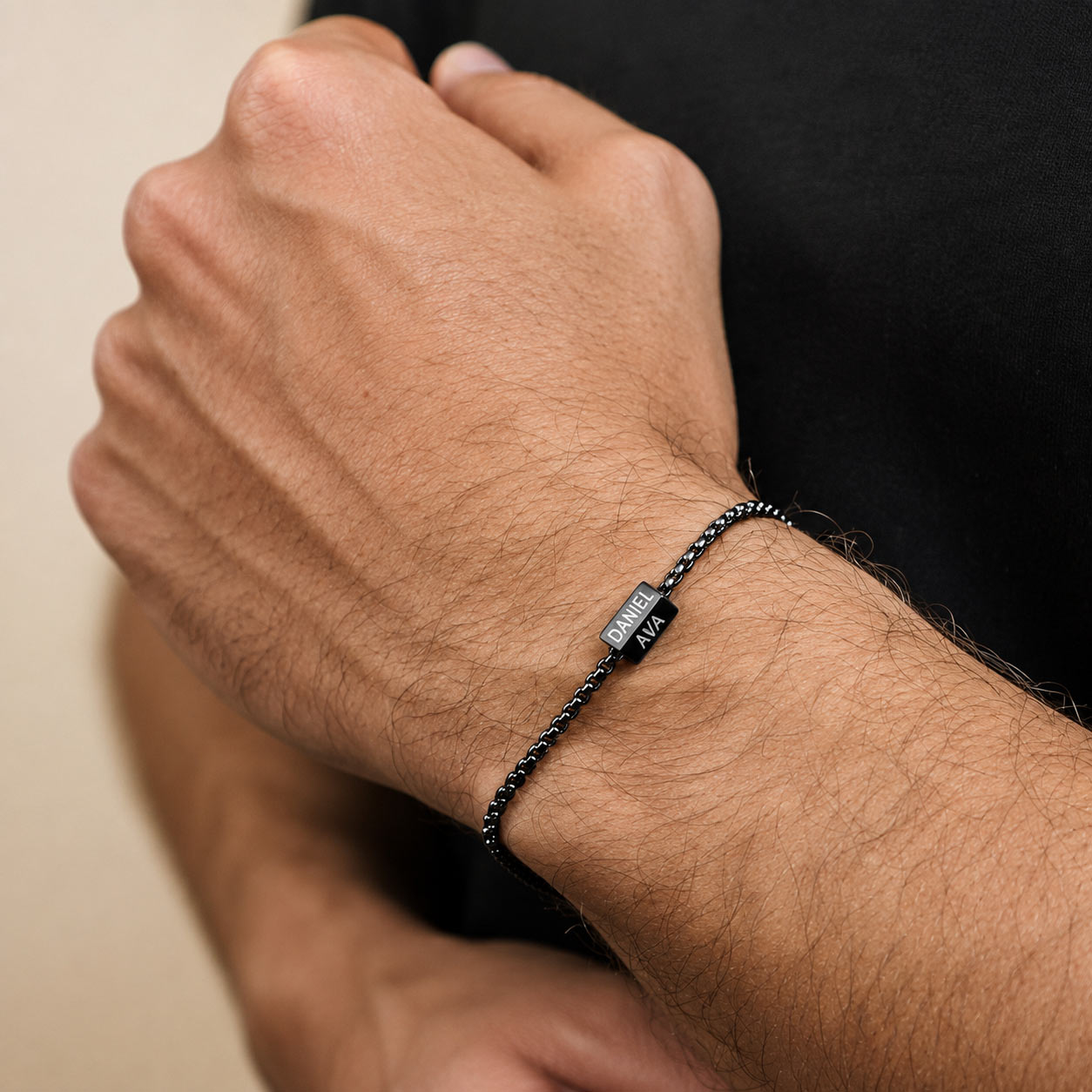 Personalisiertes Würfelarmband mit Namen