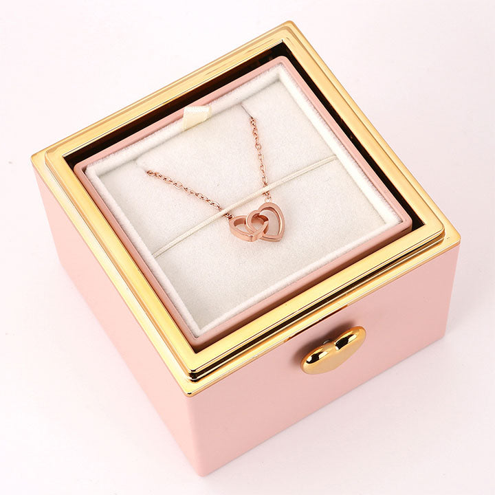 Überraschung-Rosenbox - 18k Doppel-Herzkette mit Gravur