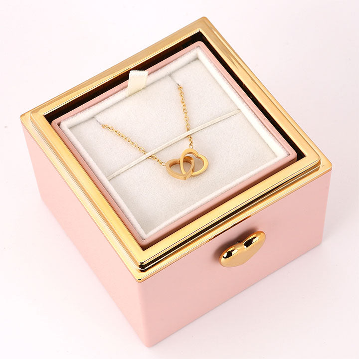 Überraschung-Rosenbox - 18k Doppel-Herzkette mit Gravur