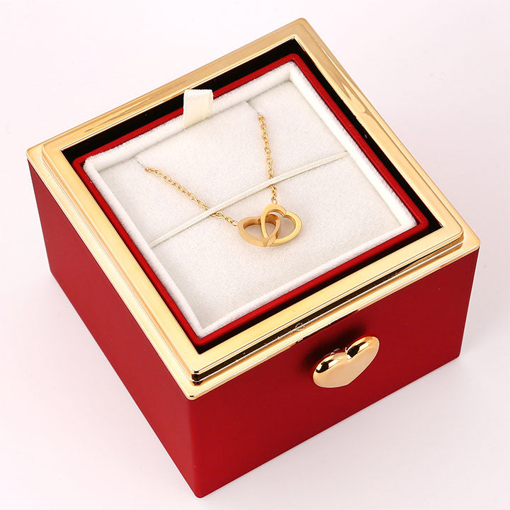 Überraschung-Rosenbox - 18k Doppel-Herzkette mit Gravur