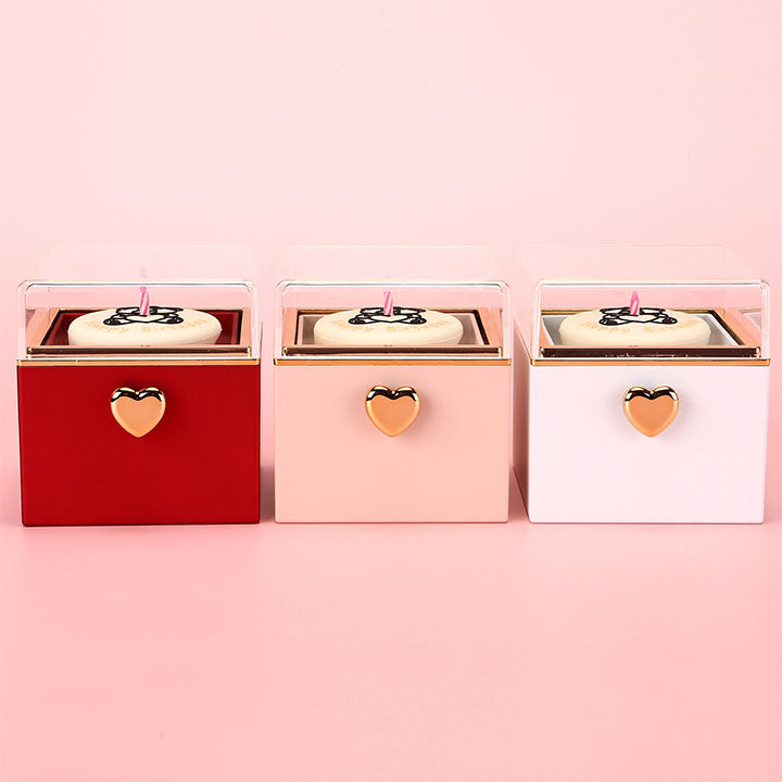 Kuchen Überraschung-Box mit 18k Doppel-Herzkette mit Gravur