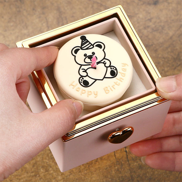 Kuchen Überraschung-Box mit 18k Doppel-Herzkette mit Gravur