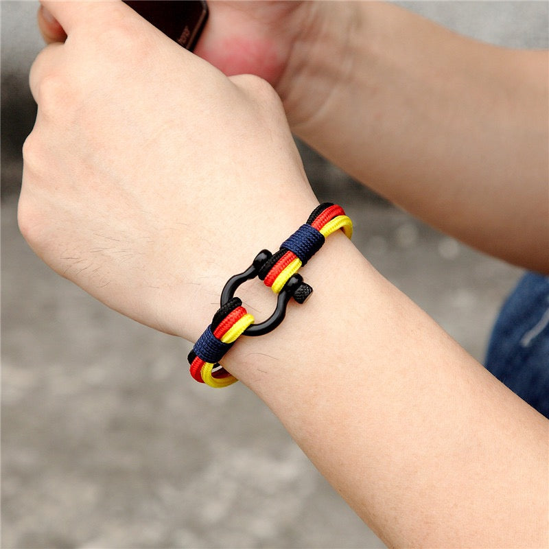 Geflochtenes Länder-Armband mit Flaggenfarben