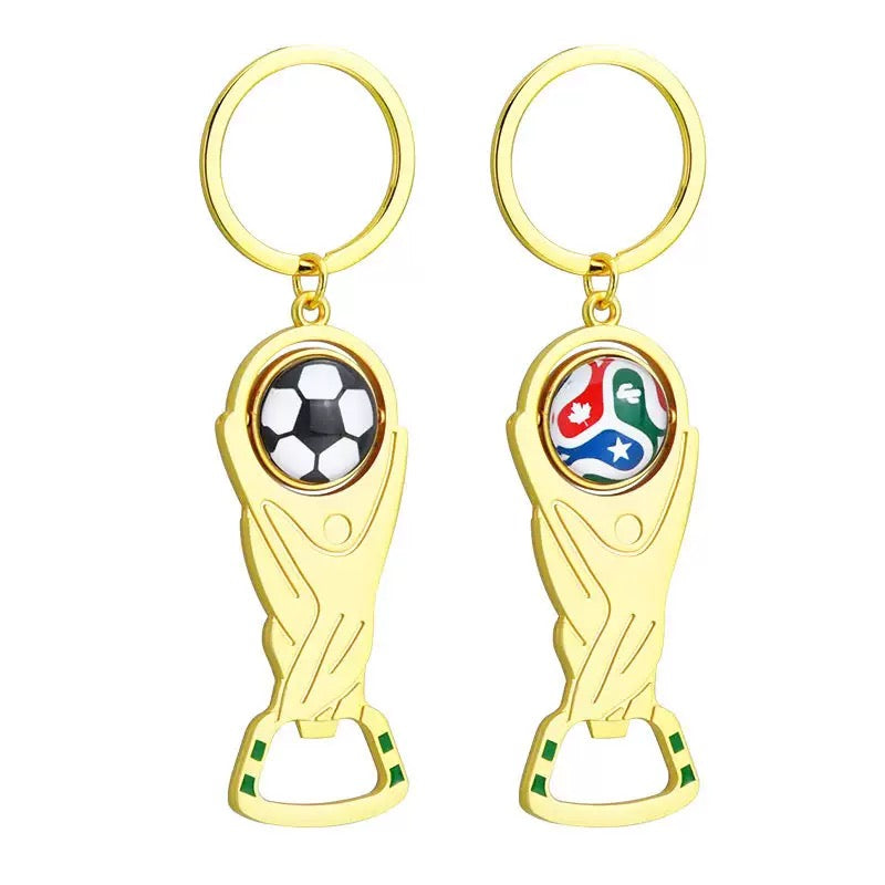 Fußball Pokal Schlüsselanhänger mit Flaschenöffner – Goldfarbener Anhänger mit Fußballmotiv