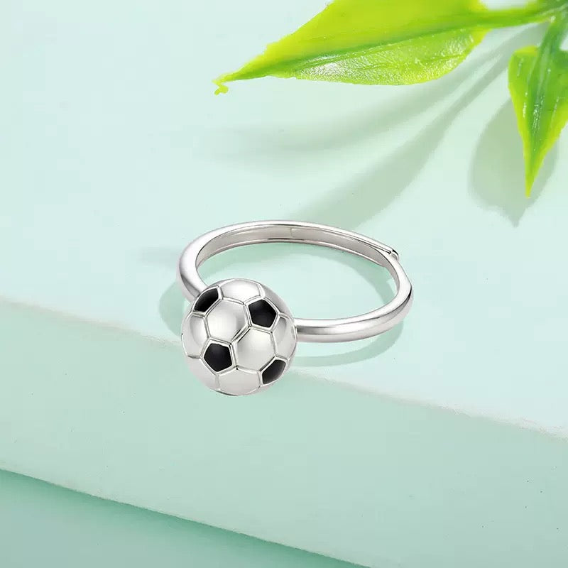 Fußball Ring – Silberfarbener verstellbarer Ring mit Fußballmotiv