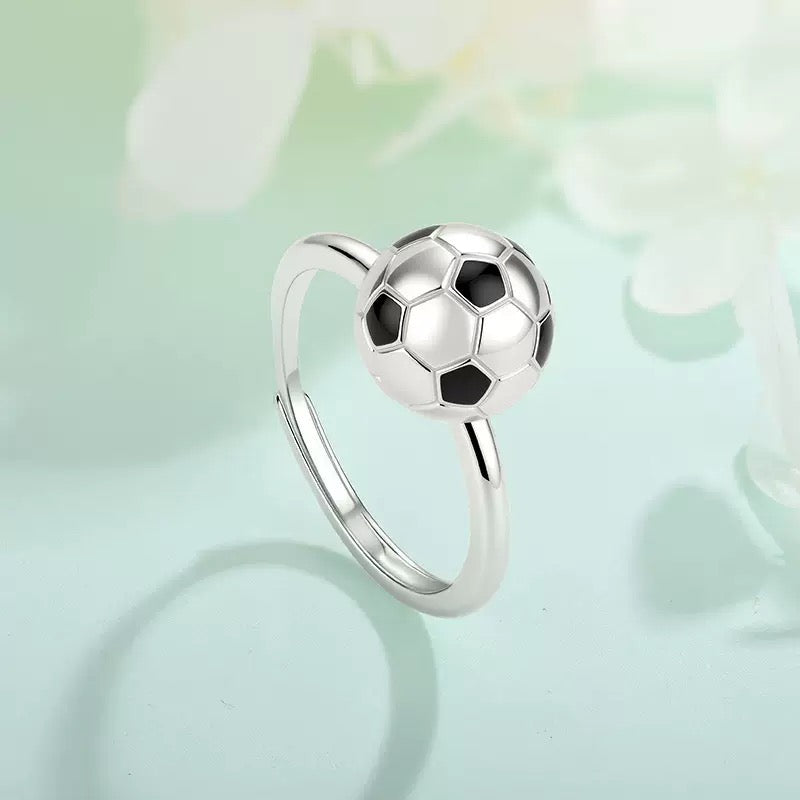 Fußball Ring – Silberfarbener verstellbarer Ring mit Fußballmotiv