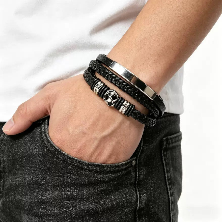 Fußball Armband Schwarz – Mehrreihiges geflochtenes Armband mit Fußball-Perle