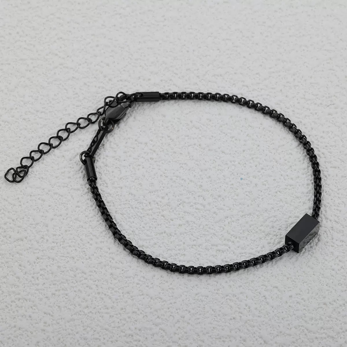 Personalisiertes Würfelarmband mit Namen
