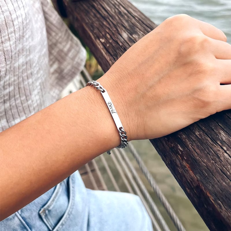 Partnerarmbänder mit Gravur