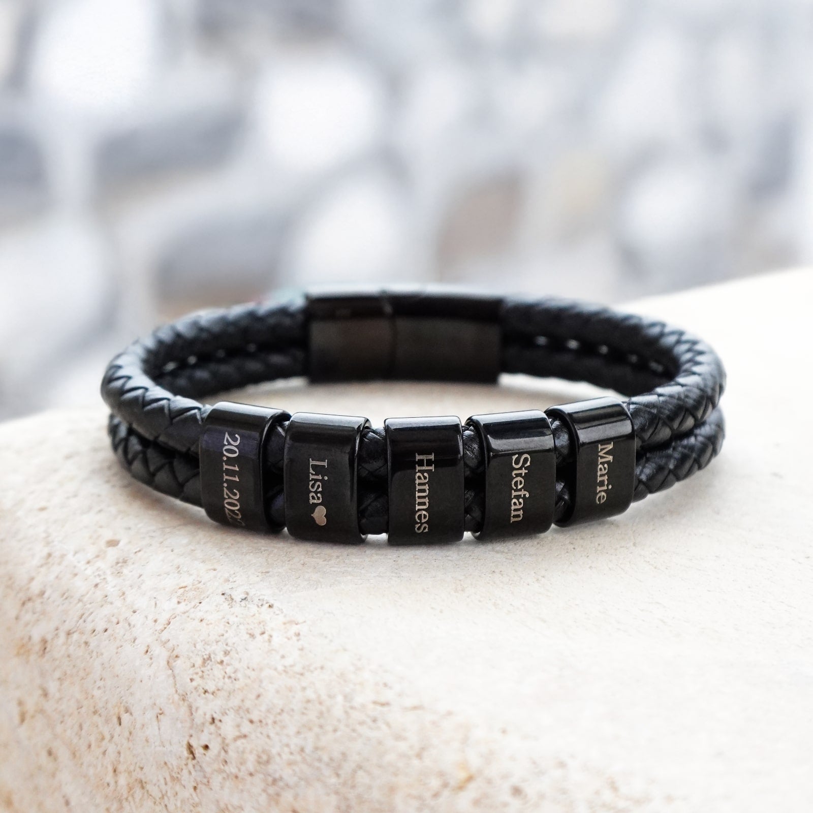 Lederarmband mit gravierten Beads