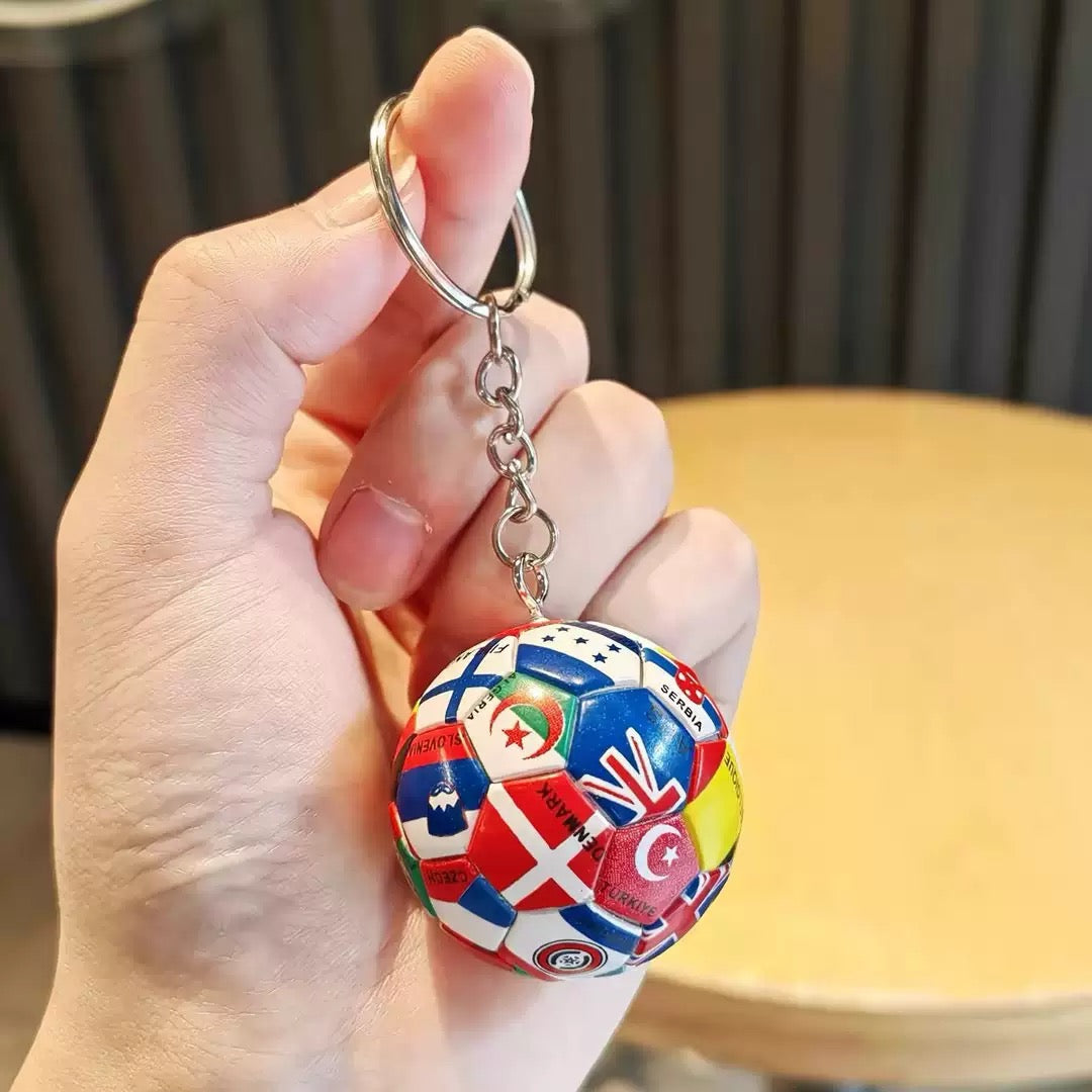 Fußball Schlüsselanhänger mit Länderflaggen – Mini Fußball Anhänger mit Schlüsselring