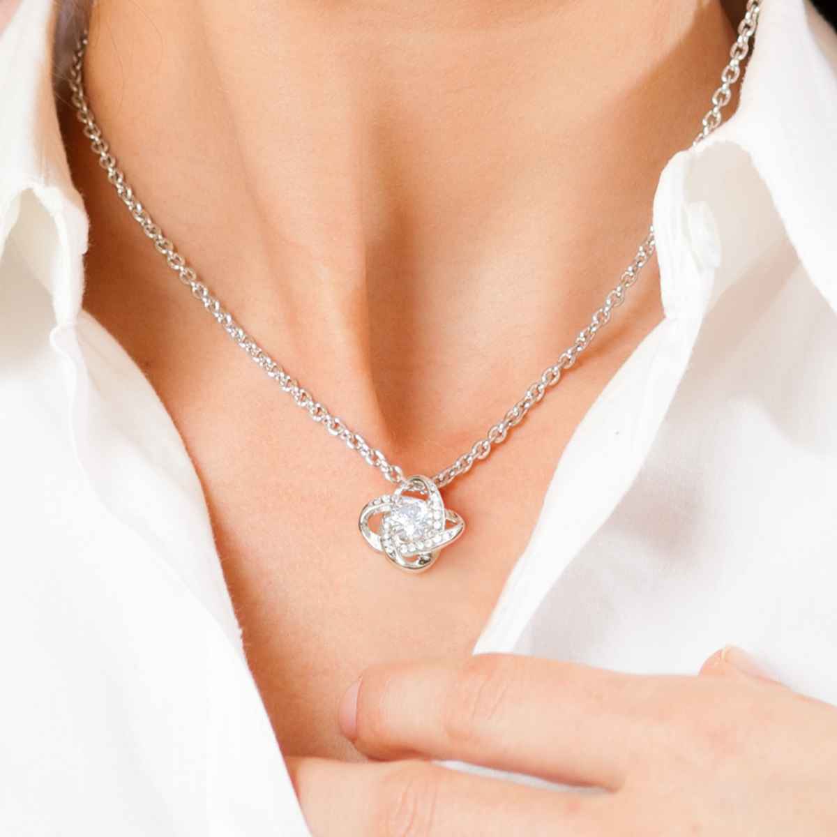 Aufklappbare Rosenbox mit 14k Weißgold Ausführung Halskette - An meine zukünftige Frau