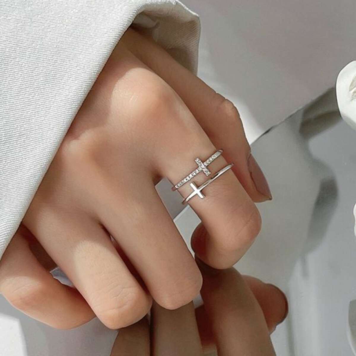 Verstellbarer Kreuz Ring - Cubic Zirkonia Steine