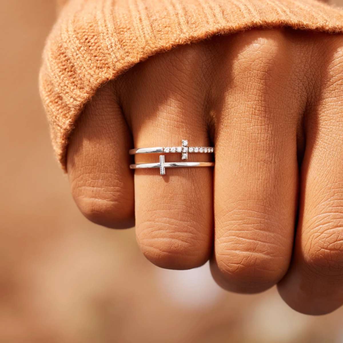 Verstellbarer Kreuz Ring - Cubic Zirkonia Steine