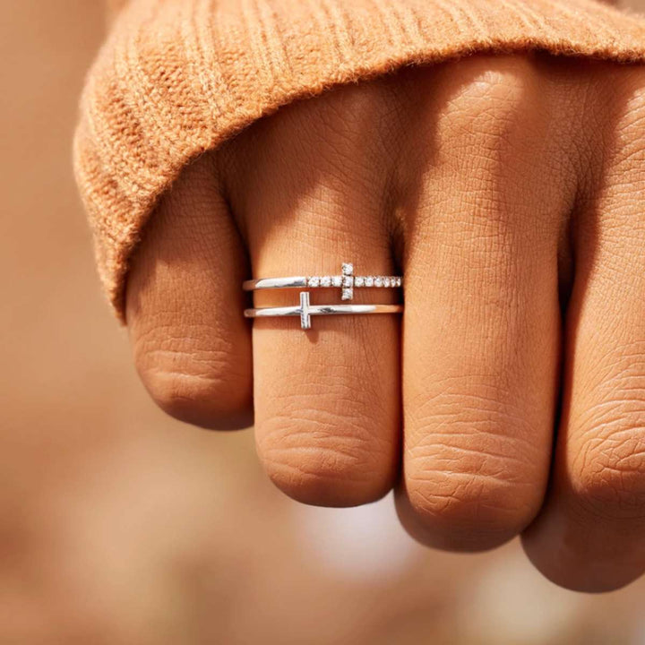 Verstellbarer Kreuz Ring - Cubic Zirkonia Steine