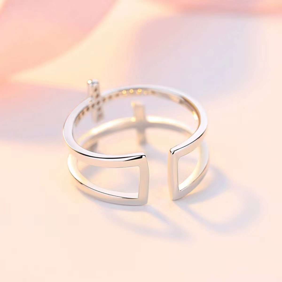 Verstellbarer Kreuz Ring - Cubic Zirkonia Steine